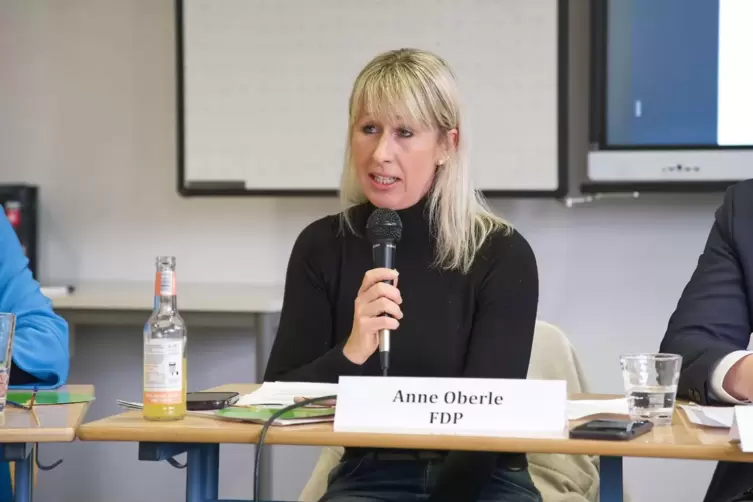 Deutsche Staatsangeh&ouml;rigkeit sollen nur Migranten erhalten, die auch hier arbeiten, fordert Anne Oberle (FDP). 