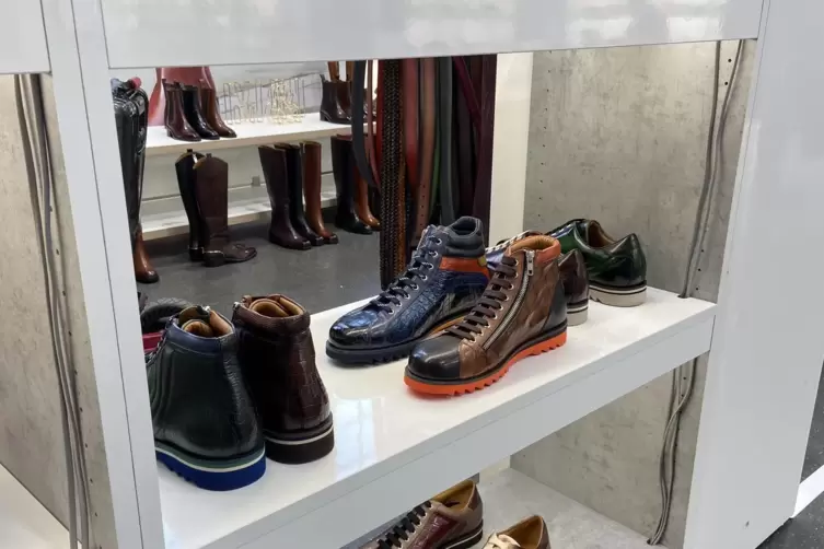 Herrenf&uuml;&szlig;e m&uuml;ssen keineswegs einfarbig daherkommen, wie diese Schuhe beweisen.