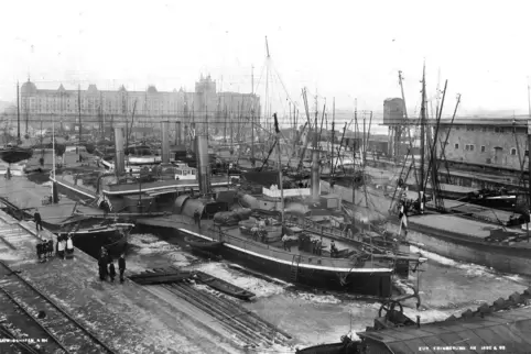 Der Ludwigshafener Winterhafen Ende des 19. Jahrhunderts – heute befindet sich hier die Rhein-Galerie.