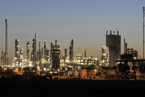 Die BASF hat ihr Selbstverständnis tiefgreifend geändert. Der Konzern teilt jetzt seine Geschäfte in zwei unterschiedliche Welte