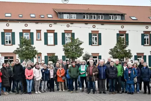 Mahnwache des „Bündnisses für den Erhalt von Demokratie und Vielfalt“ im April 2024. 