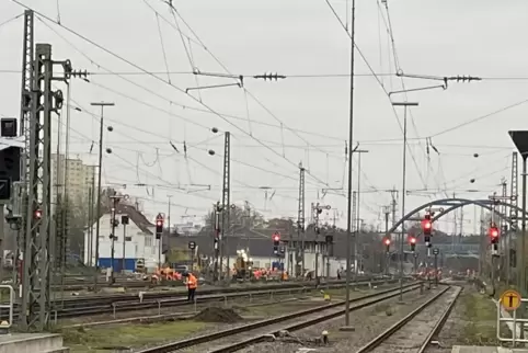 Wegen Instandhaltungsarbeiten müssen in der Nacht von Montag auf Dienstag verschiedene Gleisabschnitte gesperrt werden.