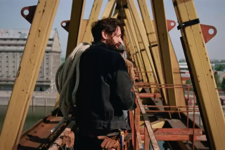Baumeister-Filmheld Adrien Brody als &bdquo;Der Brutalist&ldquo;. 