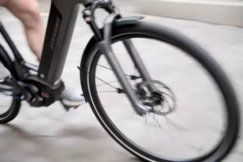Das gestohlene E-Bike hat einen Wert von 2400 Euro.