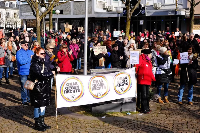 Klare Kante zeigten die Omas gegen Rechts.