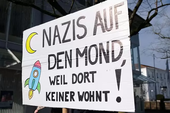 Die Demo war eine gute Sache! Sie hatte aber einen Schönheitsfehler, der sogar sogar der AfD nutzen könnte. Die Demo war eine gute Sache! Sie hatte aber einen Schönheitsfehler, der sogar sogar der AfD nutzen könnte.