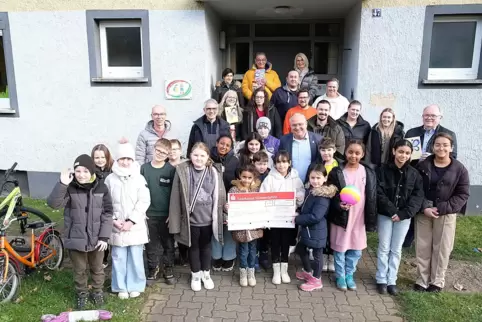3600 Euro haben Himmelsberg-Chörchen, Cantabile und Cantamus für Anschaffungen in den Zweibrücker Spiel- und Lernstuben (hier in
