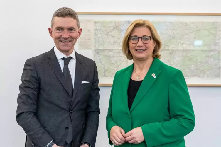 Der britische Botschafter Andrew Mitchell sprach mit der saarländischen Ministerpräsidentin Anke Rehlinger. 