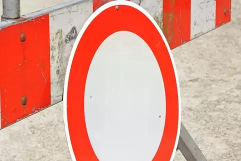Mit dem bevorstehenden Straßenausbau hatte die Sperrung der L467 zwischen Wiesbach und Käshofen am Mittwochvormittag nichts zu t
