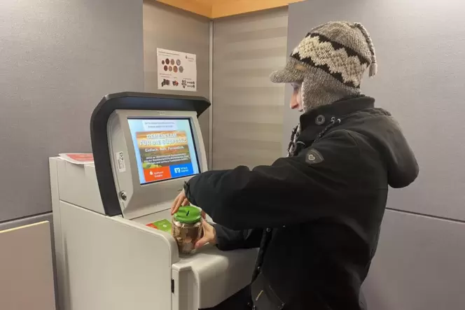 Wer seine Spardose schlachten will, findet Münzautomaten dafür jetzt nur noch an den vier zentralen Standorten der Sparkasse Süd
