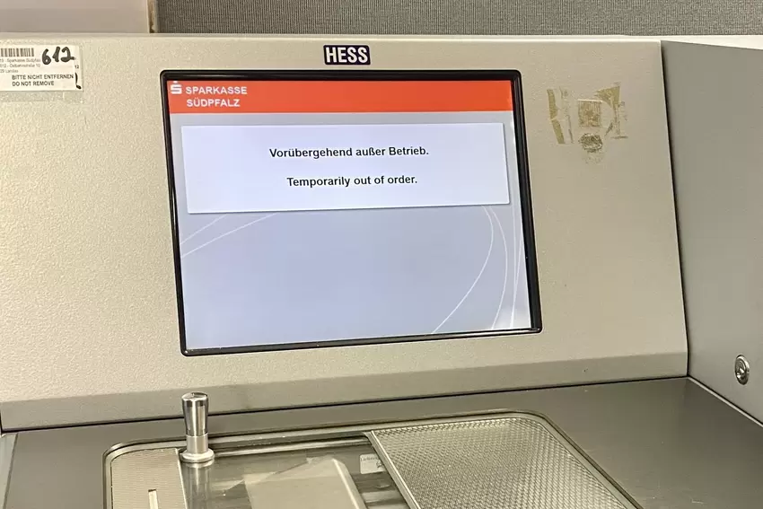 »Vorrübergehend außer Betrieb«, meldet der Automat.