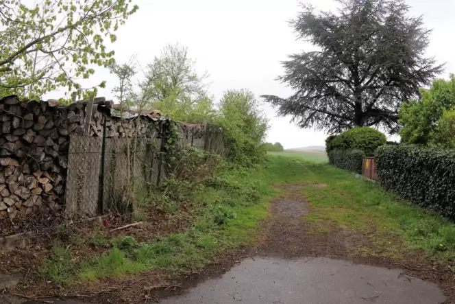 Die vorgesehene Zufahrt zum Neubaugebiet »Am Bild« von der Leininger Straße aus. Die vorgesehene Zufahrt zum Neubaugebiet »Am Bild« von der Leininger Straße aus.