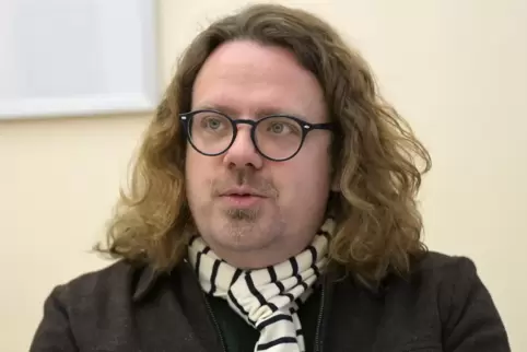 Markus Altmeyer ist in Ellerstadt aufgewachsen und lebt in Neustadt. Für ARD und ZDF hat bereits etliche Drehbücher geschrieben.