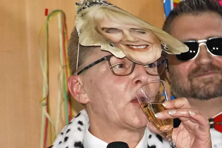 Als &bdquo;K&ouml;nigin Camilla&ldquo; beim Zweibr&uuml;cker Rathaussturm 2025. 
