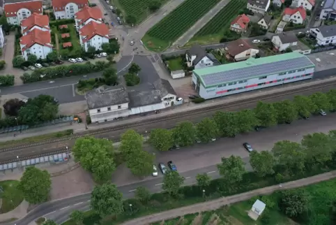 Das Umfeld auf der Ostseite des Bahnhofs wird umgestaltet. 