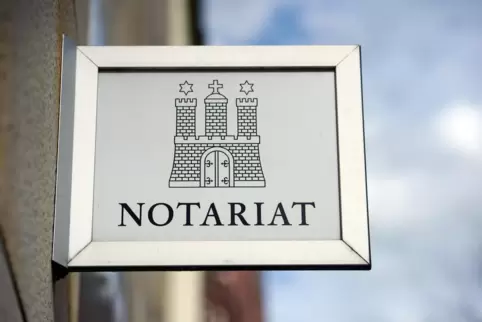 Beim Hauskauf ist der Termin beim Notar Pflicht. Doch dieser hat noch sehr viel mehr Aufgaben. 