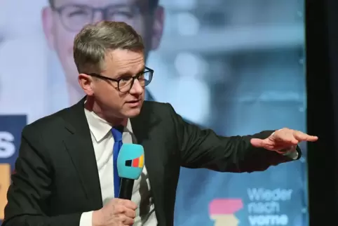 Nur mit einem deutlichen Wahlsieg könne die Union einen Politikwechsel durchsetzen, sagte Carsten Linnemann im Holiday Park.