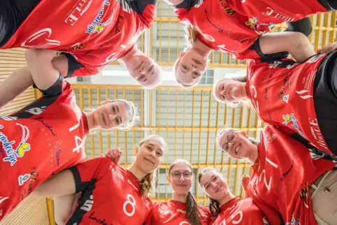 Vier der fünf Schwesternpaare im Kader der TS Rodalben: Jana Beneke (Trikotnummer 14), Lea Beneke (8), Franziska Kleber (2), Mir