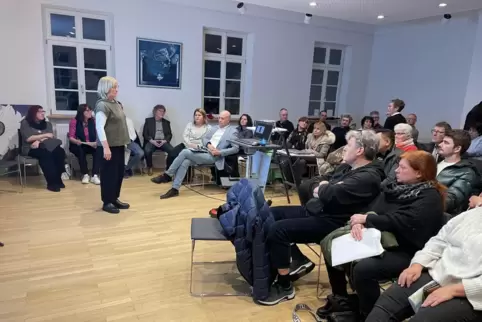 Bei der Gründungsversammlung der Bürgerinitiative Signal-Rot wurde über deren Ziele informiert. 