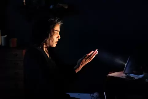 Tala Al-Deen, von 2018 bis 2023 am Mannheimer Nationaltheater aktiv, spielt die zentrale Rolle in Tom Tykwers Eröffnungsfilm „Da