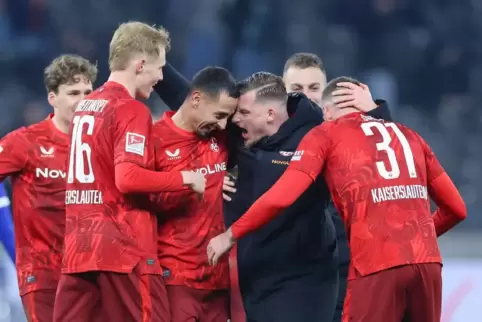 Mit jedem Sieg weiter Richtung Bundesliga: Profis des FCK nach dem Erfolg in Berlin.