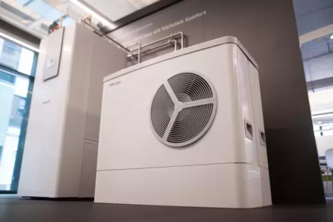 Für den Austausch einer alten Heizung gegen eine neue emissionsarme kann es aktuell bis zu 70 Prozent Förderung geben.