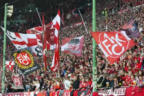 Im Fadenkreuz der Ermittlungsbehörden: Ultras des Fußball-Zweitligisten 1. FC Kaiserslautern. 