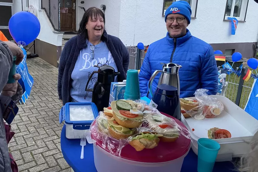 Gastgeberin der AfD: Andrea Herold mit dem Bundestagskandidaten Thomas Stephan.