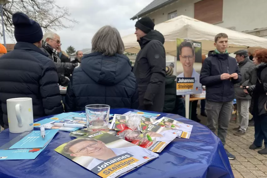 Im Ortszentrum: Wahlstand der CDU.