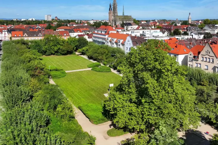 Kleinod: Der Feuerbachpark ist eine gr&uuml;ne Insel in der s&uuml;dlichen Innenstadt. Seine R&auml;nder sind zugewuchert, eine Aufwertung steh