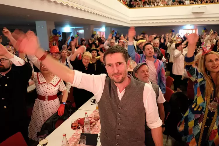 Christoph Gensch winkt den Narren zu. 