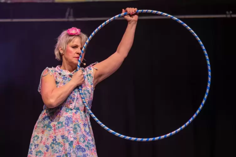 Hula-Hoop-Kunstst&uuml;cke mit Klara Kohlbecker.
