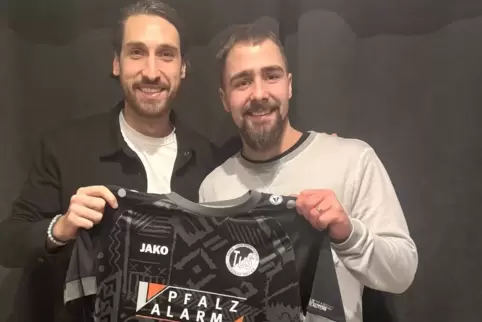 TuS-Trainer Daniel Ghoul (links) mit Leopold Mühlen. 