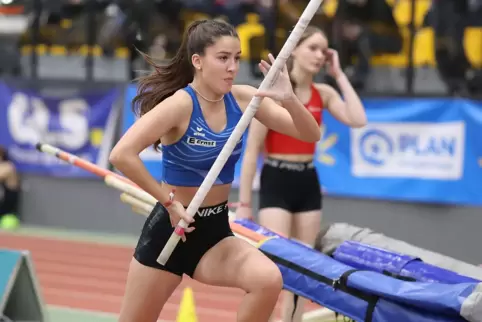 LAZ-Stabhochspringerin Livia Könsgen wollte bei ihren Versuchen über 3,70 Meter zu viel, so dass es vom Anlauf nicht mehr passte LAZ-Stabhochspringerin Livia Könsgen wollte bei ihren Versuchen über 3,70 Meter zu viel, so dass es vom Anlauf nicht mehr passte