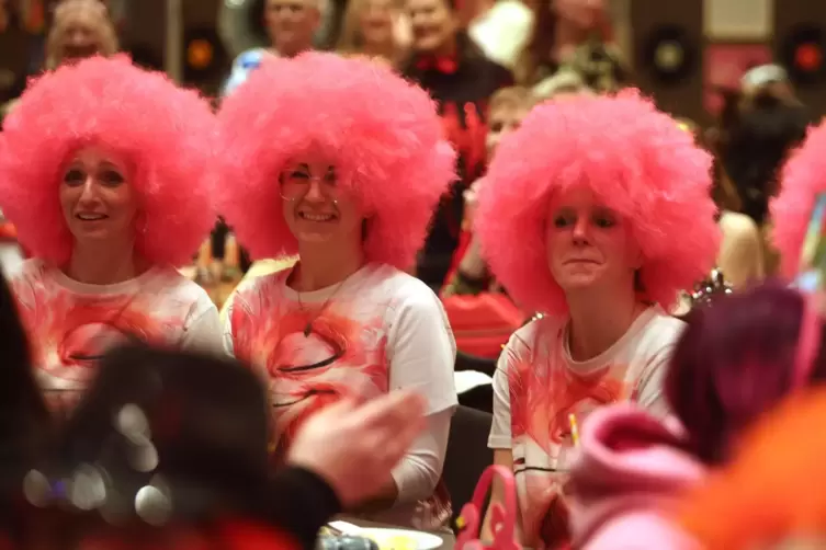 Zuschauer mit Haarpracht. 