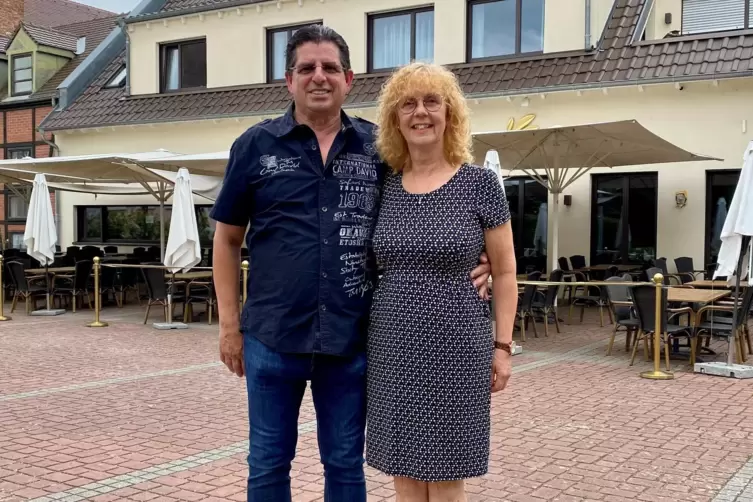 Schlossen f&uuml;r das Karpfenfest drei Tage ihr Restaurant am K&ouml;nigsplatz: Paolo und Dorothea Rappa. 