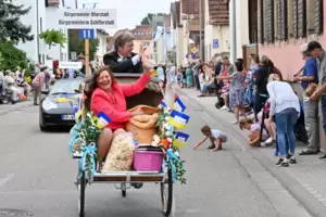 Vor der Corona-Pandemie gab es noch einen Umzug am Karpfenfest-Sonntag. Das Foto stammt aus dem Jahr 2019. Mit dem Fest wird auc Vor der Corona-Pandemie gab es noch einen Umzug am Karpfenfest-Sonntag. Das Foto stammt aus dem Jahr 2019. Mit dem Fest wird auc