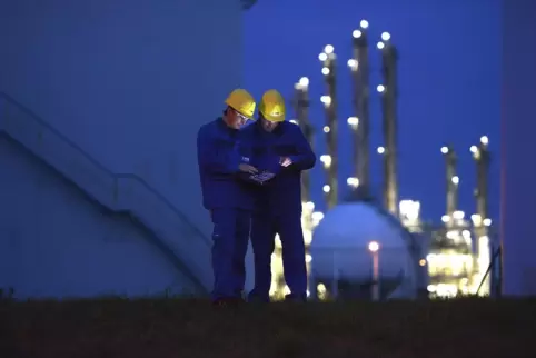 Im Werksteil Friesenheimer Insel des BASF-Verbundstandorts Ludwigshafen stehen fünf Kugeltanks, die die Produktionsanlagen mit E