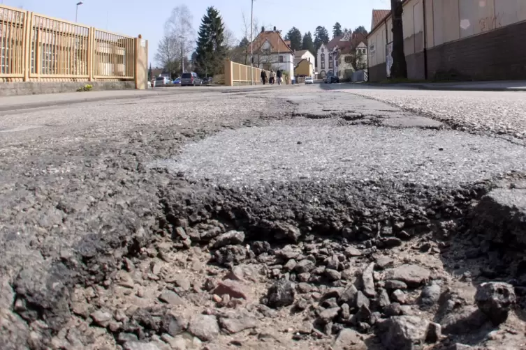 Pr&uuml;fstrecke f&uuml;r Sto&szlig;d&auml;mpfer und als schlechteste Stra&szlig;e Zweibr&uuml;ckens verschrieen: Die Schlachthofstra&szlig;e in Ixheim.