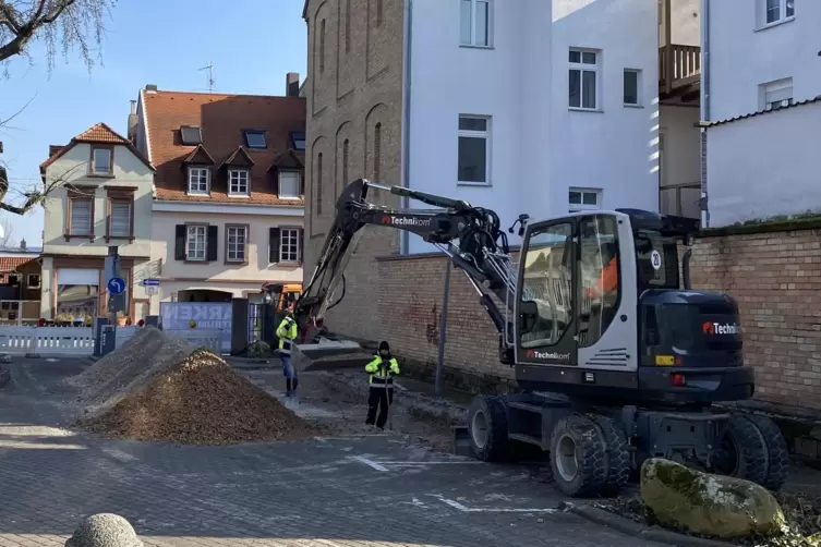 Arch&auml;ologen am Werk: Sondierung zur Armbruststra&szlig;e hin.