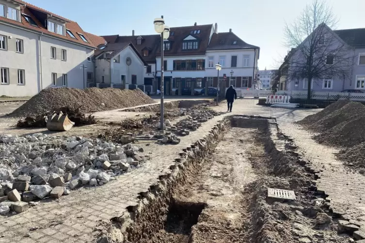 L&ouml;chrig: fr&uuml;heres Parkplatz-Gel&auml;nde zur Hagedornsgasse hin. 
