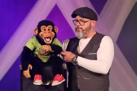 Kommt beim Publikum gut an: Bauchredner Frank Lorenz, hier mit seiner Puppe Affe Charly. 