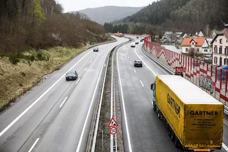 Die B10 zwischen Pirmasens und Hinterweidenthal wurde bis 2022 vierspurig ausgebaut. 