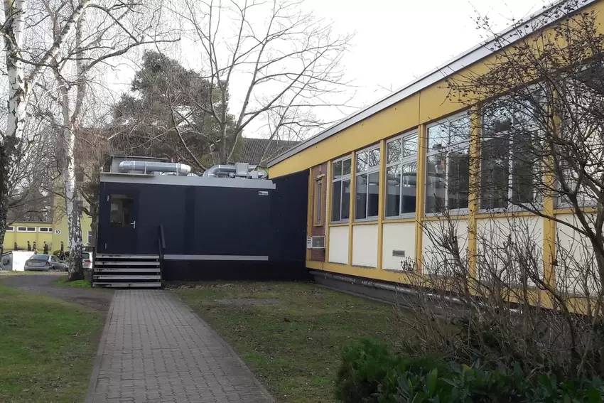 Voraussetzung für den Einzug der Mannschaften ins Kasino wäre, dass zu der in einen Container ausgelagerten Küche noch eine zwei