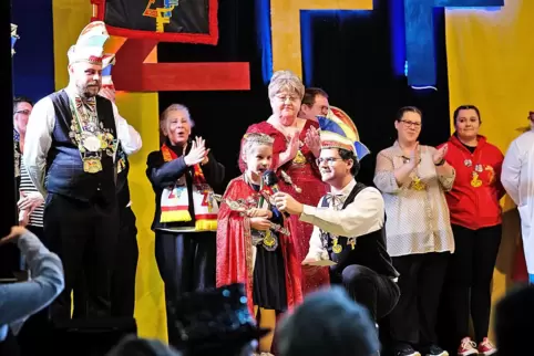 Die Hoheiten auf der Bühne: ZFF-Prinzessin Ursel I und Kinderprinzessin Sophie I. 