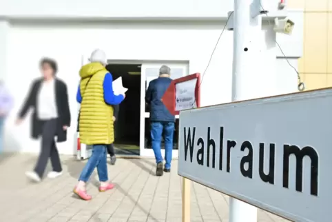 Wahltag: Stimmabgabe in der Salierschule in Speyer. 