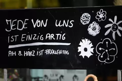 Seit 1911 erinnert der Internationale Frauentag daran, dass die Gleichberechtigung der Frauen noch nicht in allen Lebensbereiche