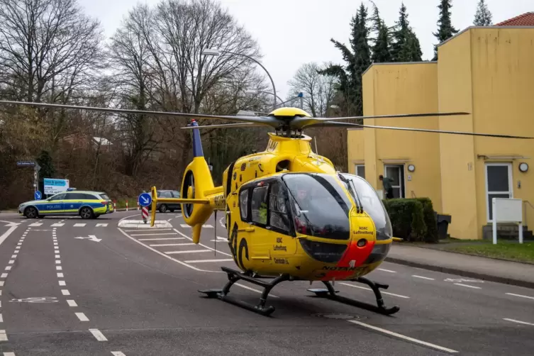 Ein Rettungshubschrauber des ADAC brachte die Verletzten ins Krankenhaus.