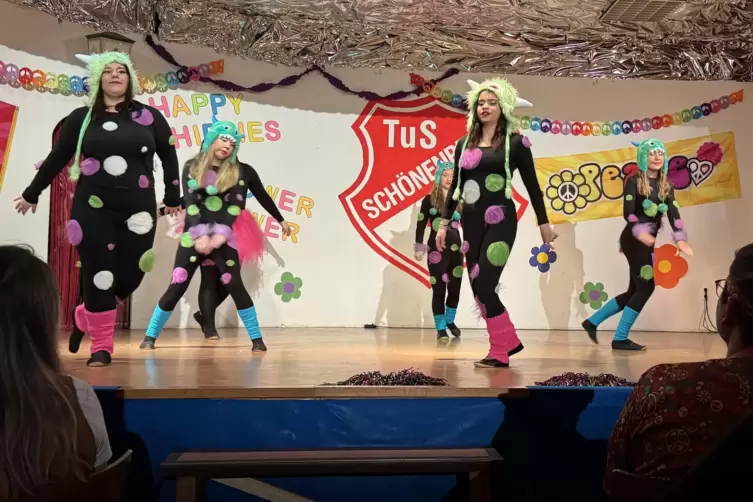 Die Showtanzgruppe &bdquo;Monster&ldquo; setzte optisch wie choreografisch Akzente. 