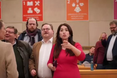 Wohin geht es für CDU-Kandidatin Melis Sekmen? Der Zug nach Berlin fährt ohne sie ab.